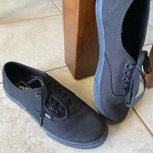 VANS authentic lo pro